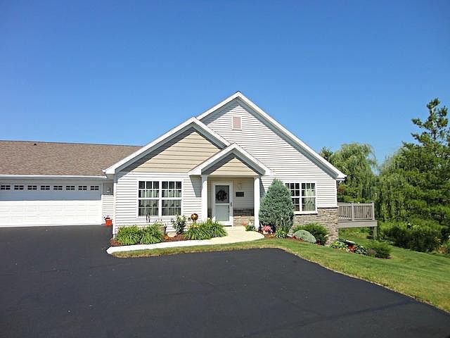 1st image of 1024 Willow Dr