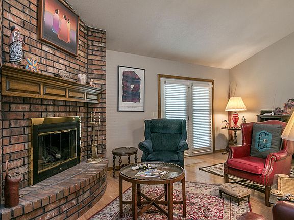 5th image of 12 Northridge Dr