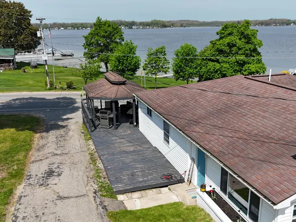 19276 4th St, Chippewa Lake, MI 49320