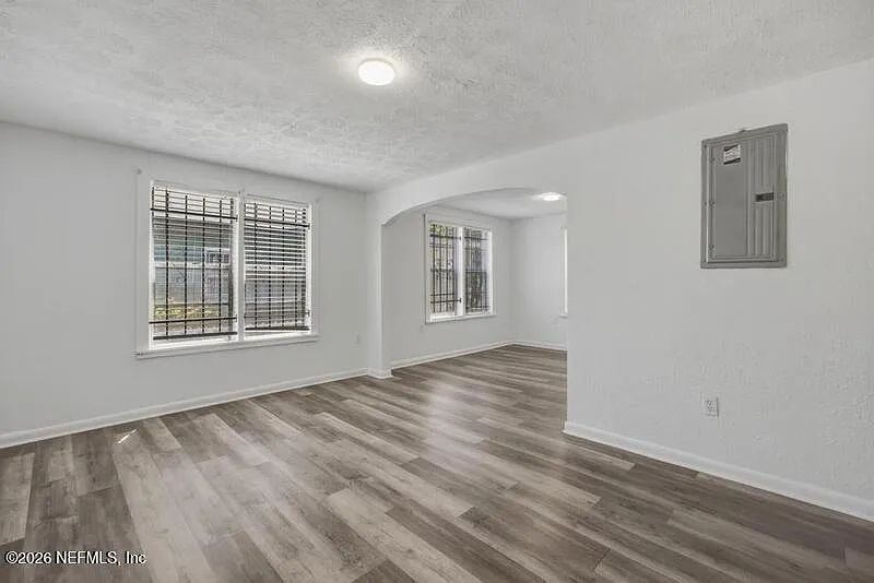 3 bed, 1.0 bath, 1005 sqft, $1,175 — Photo 3