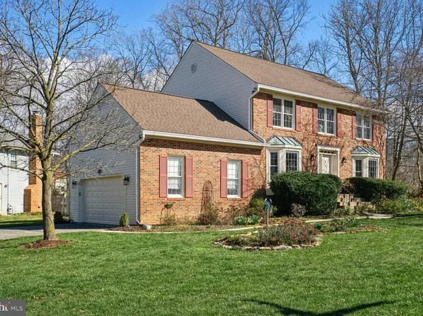 12 N Lowery Ct, Sterling, VA 20165