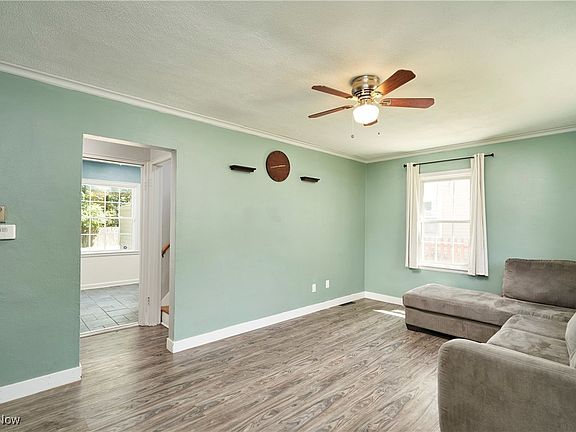 3rd image of 2417 Parkview Dr