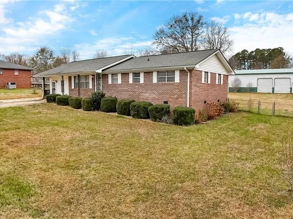 5563 Pine St, Lula, GA 30554