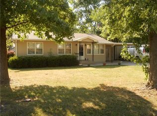 614 S Pine St, Cameron, MO 64429