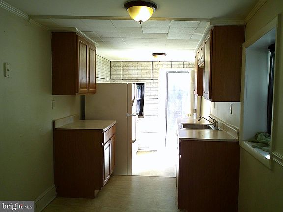 3rd image of 309 Cedar St