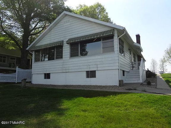 5th image of 21012 Carlton Ave