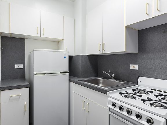 4th image of 420 E 55th St APT 2K