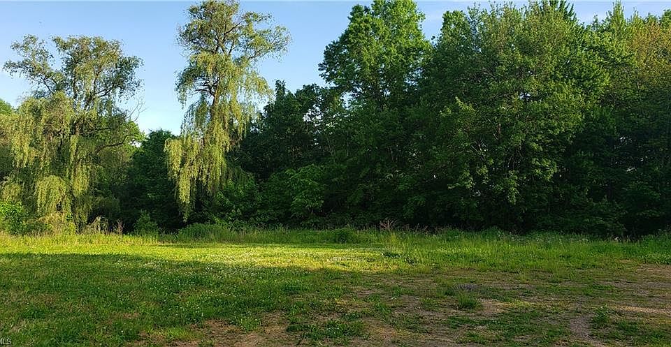 2nd image of Lakeside Dr