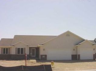 5529 Cedar Crest Ct, Appleton, WI 54914