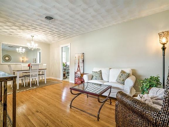 4th image of 2326 Pinebluff Dr