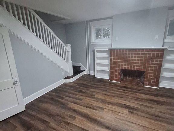 2nd image of 400 Pine St
