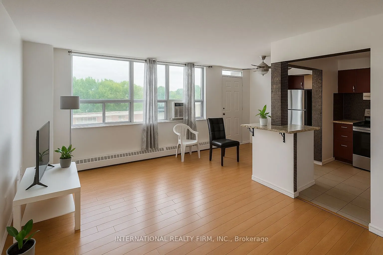 3 bed, $2,300 — Photo 4
