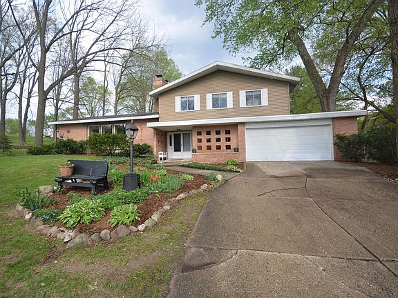 3rd image of 2317 W Gleneagle Dr