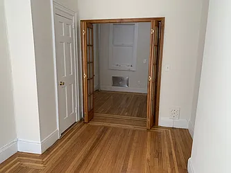 Rented by R New York