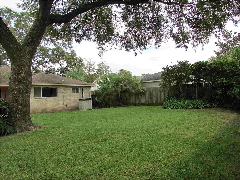 3219 Ashmont Ln — Photo 17