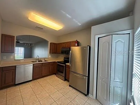 3 bed, 2.5 bath, 1606 sqft, $1,900 — Photo 2