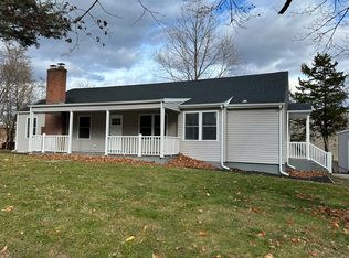 7 Hazel Ter, Woodbridge, CT 06525