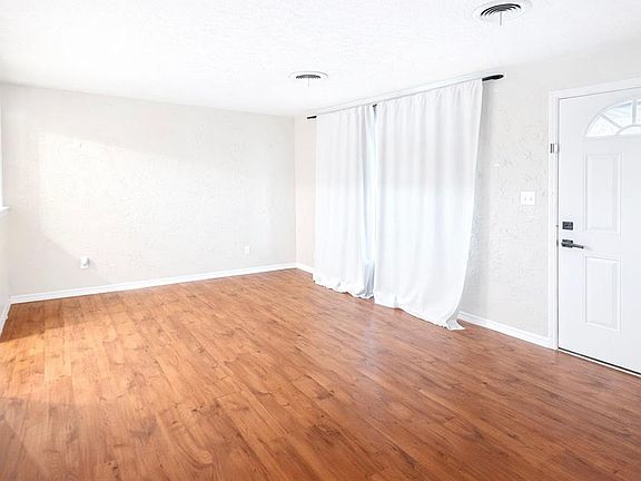 3rd image of 324 Mimosa Dr