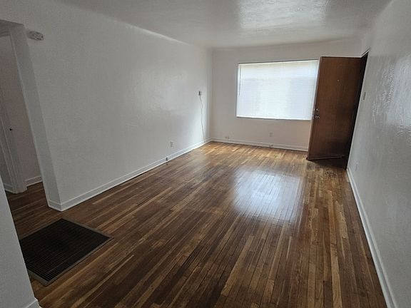 3rd image of 5023 Marquette Ave NE