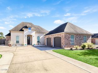 127 Terrace Oak Ln, Broussard, LA 70518