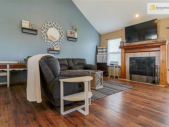 5th image of 2240 NE Summerfield Dr