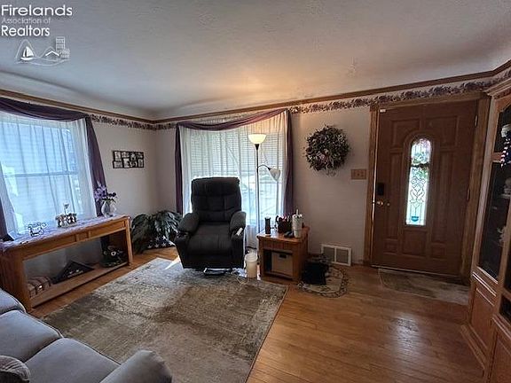 2nd image of 29013 Norman Ave
