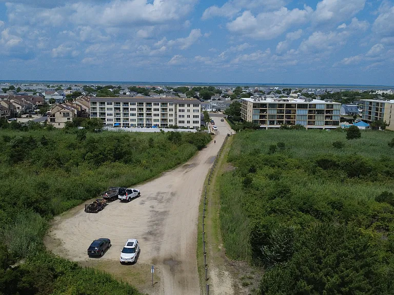 4600 W Brigantine Ave #305 — Photo 20