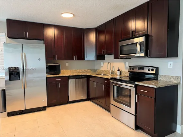 2771 NE 2nd Ter, Pompano Beach, FL 33064