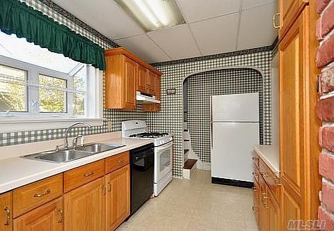 4th image of 105 Crocus Ave