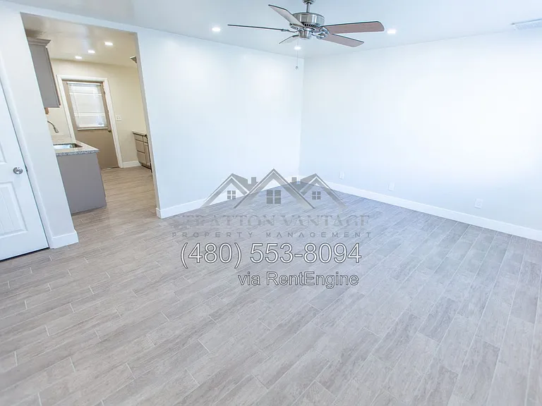 2533 E Blanche Dr — Photo 11