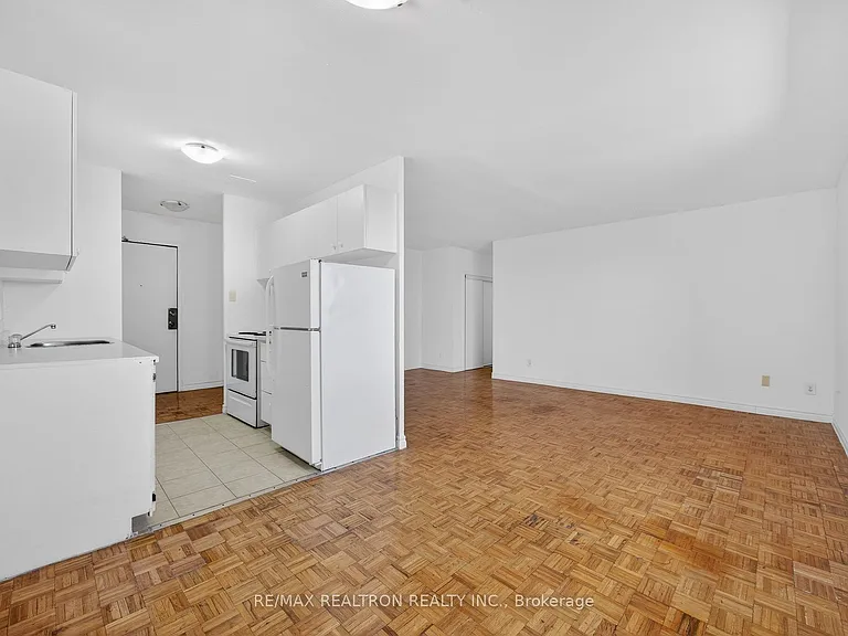 275 Wentworth St W #217 — Photo 6
