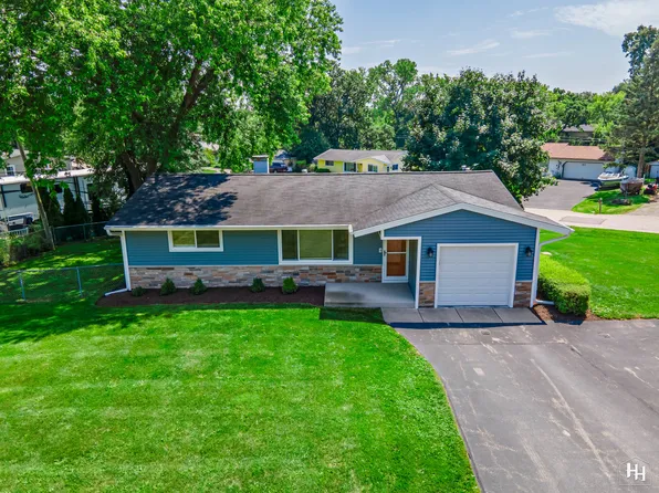 1007 W Meadowlark Dr, McHenry, IL 60051