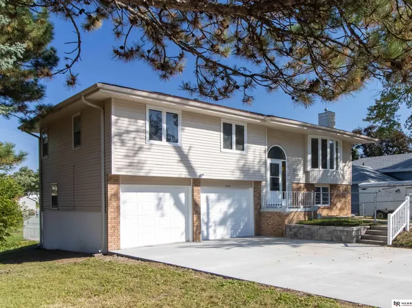 5235 N 96th St, Omaha, NE 68134