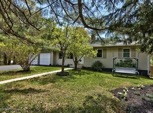 77 Kinney Ave, Mount Pocono, PA 18344