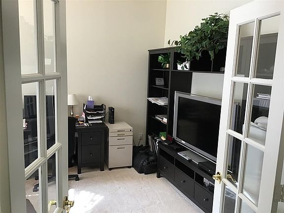 5th image of 804 Lake Point Cir