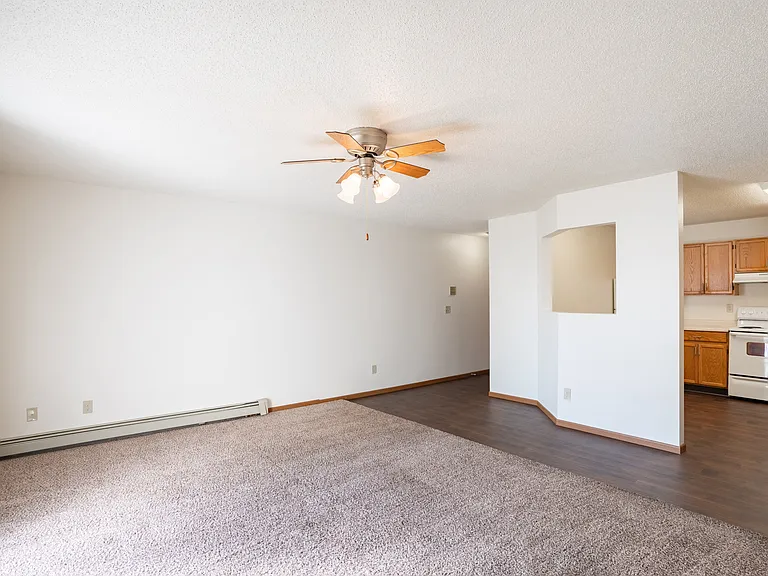 Fargo, ND Carlton Place Apartments | 21C | Living