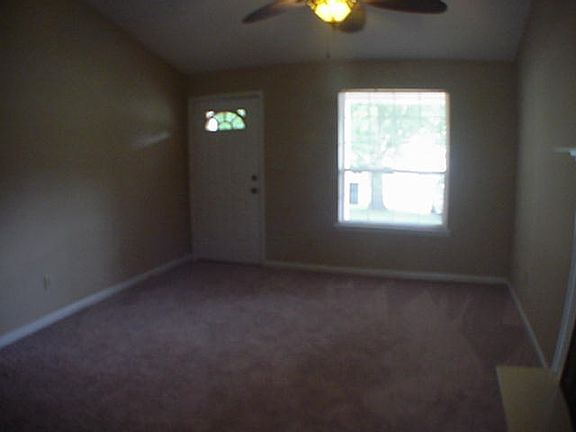 4th image of 104 Saddlehorn Dr