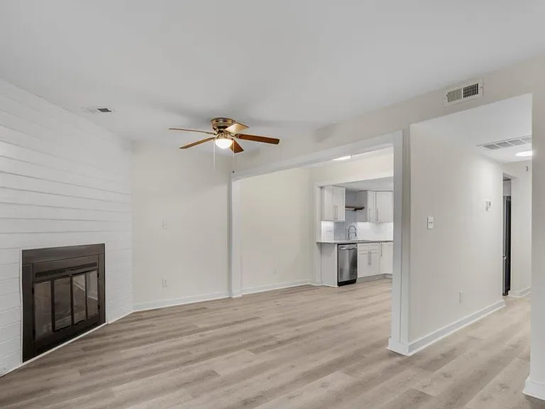 4918 Pompano Ct — Photo 5