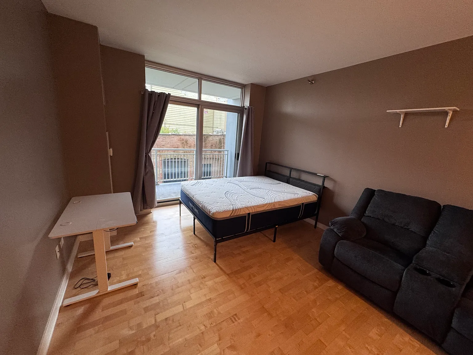 Studio, 650 sqft, $2,200 — Photo 2