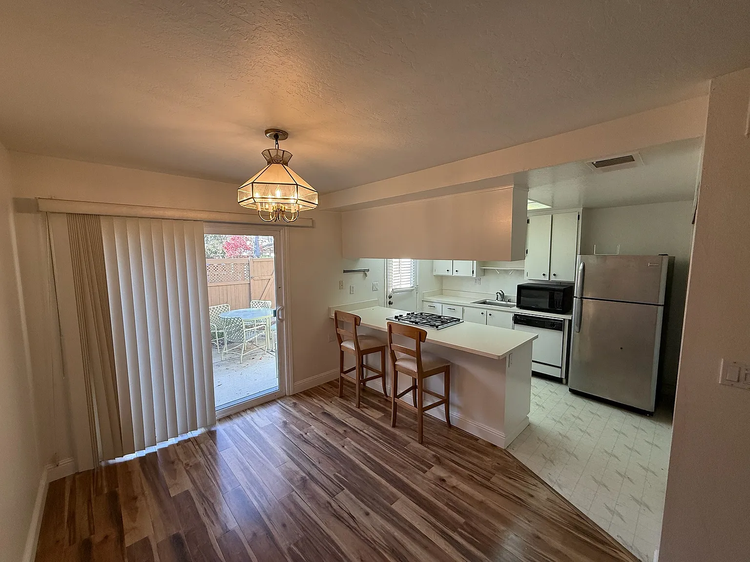2 bed, 2.5 bath, 1227 sqft, $3,700 — Photo 2