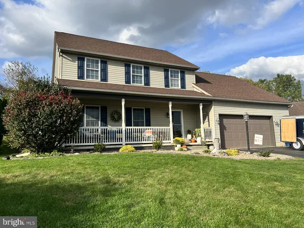 19 Weaverland Dr, Fredericksburg, PA 17026