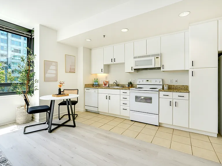 260 King St #263 — Photo 9