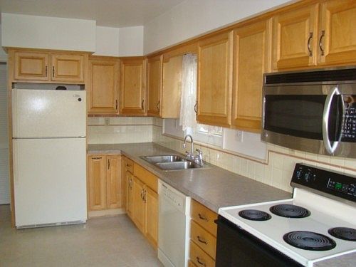 3rd image of 221 S Centre St