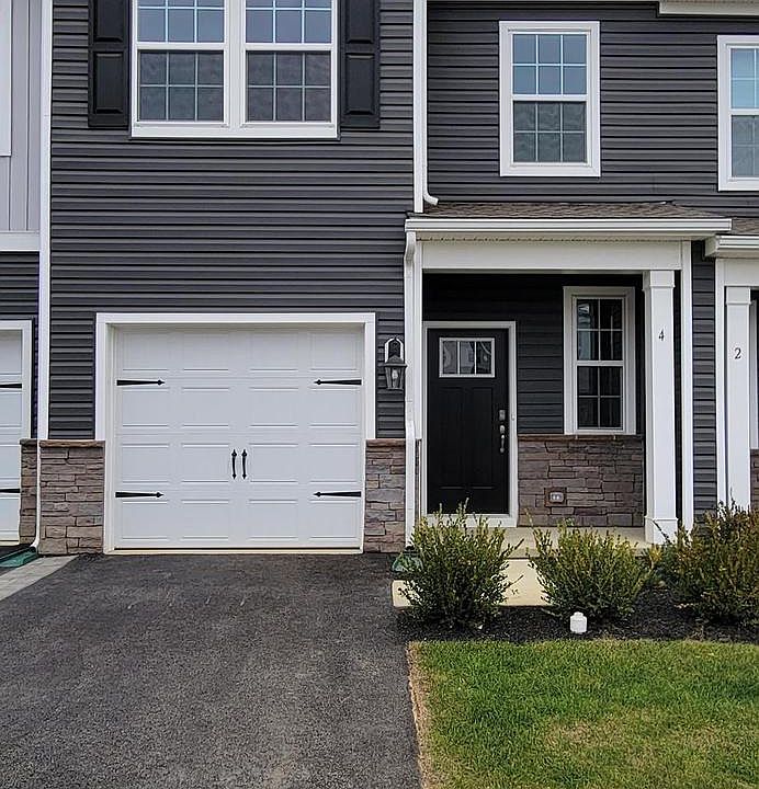 1st image of 4 Elliot Ln