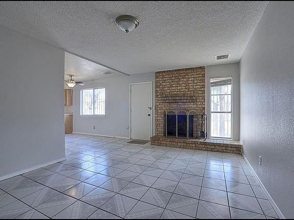 5th image of 1104 Southwestern Dr