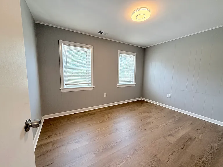 535 W Church Rd — Photo 16