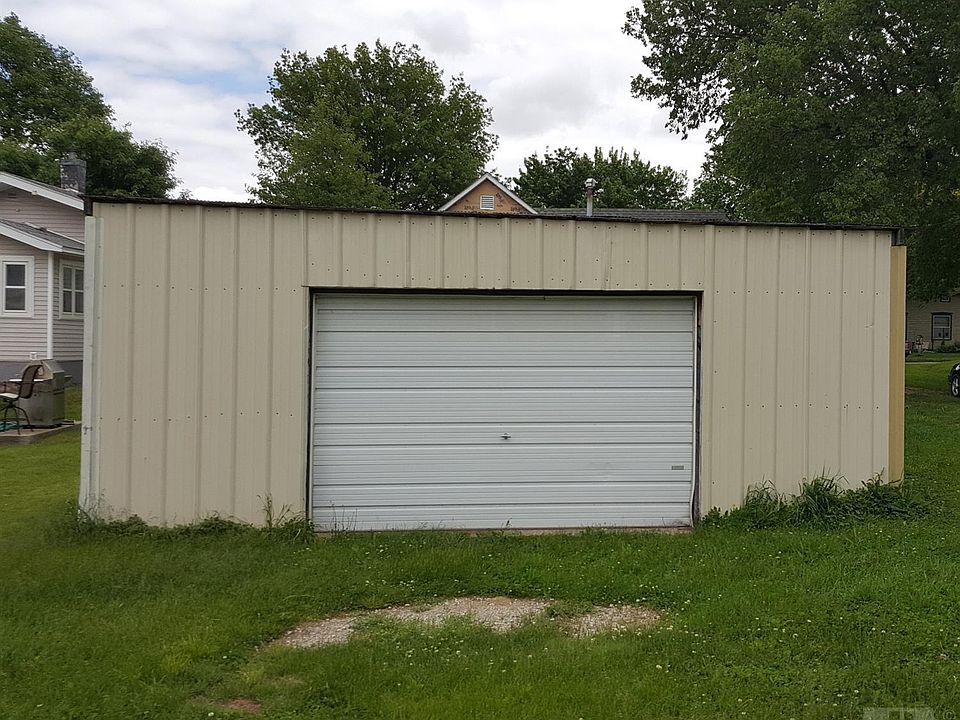 2nd image of 407 Olive St