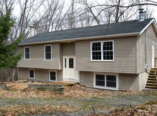 112 Oriole Ct, Lackawaxen, PA 18435