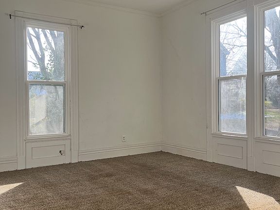 4th image of 309 College St