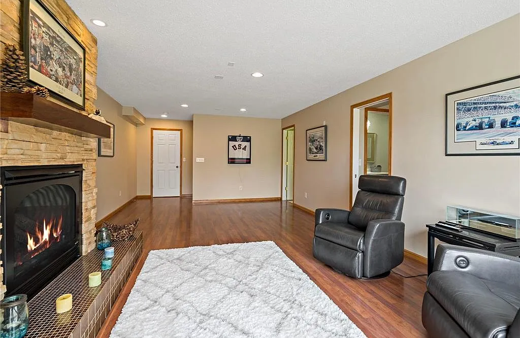 3 bed, 2102 sqft, $2,550 — Photo 4